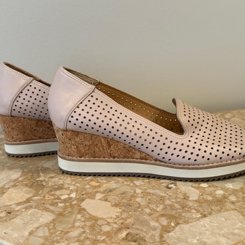 Adrienne Vittadini Light Pink Perforated Wedges